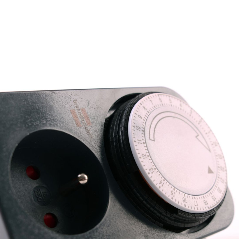 Časové spínacie hodiny MZ 20