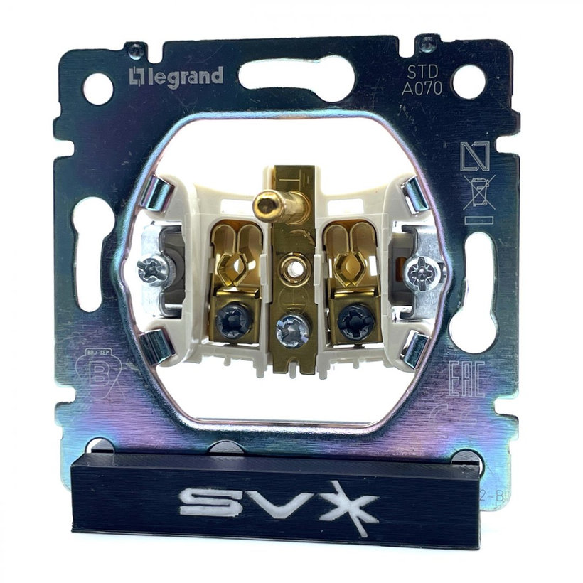 Valena zásuvka s krytom IP44 biela