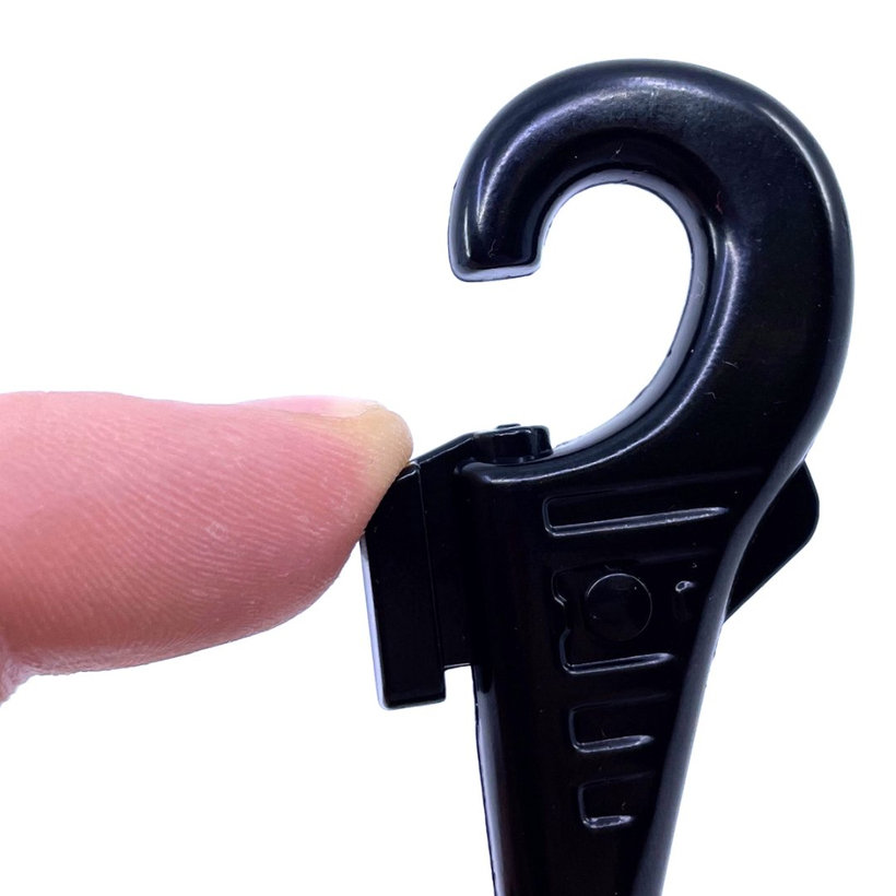 Karabína otočná s prelisom a poistkou čierna 84x25mm