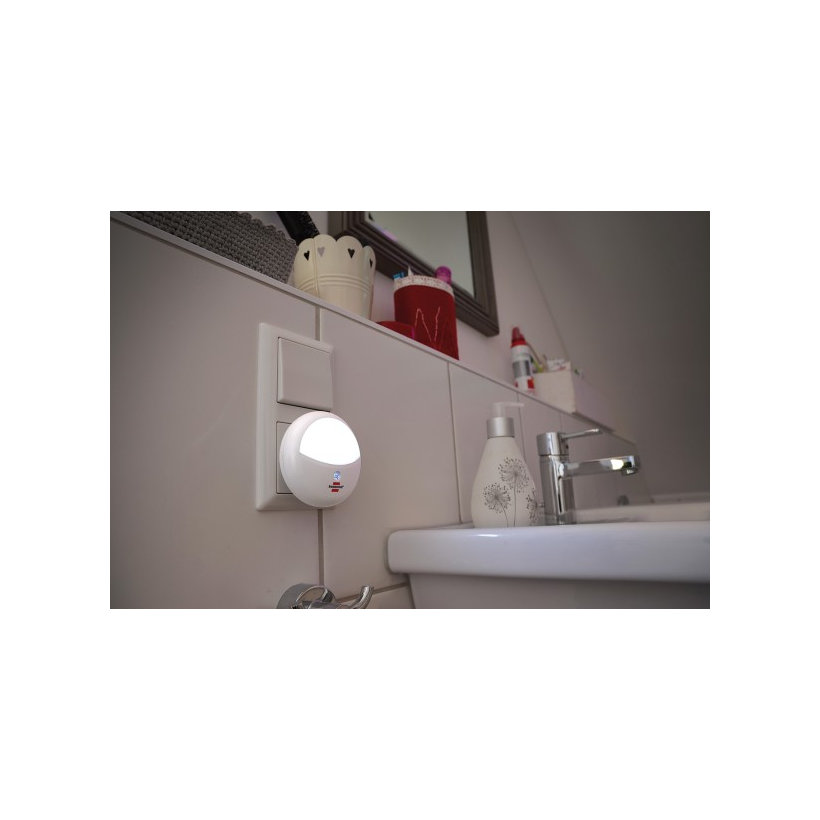 Orientačné svetlo s LED súmrakovým spínačom