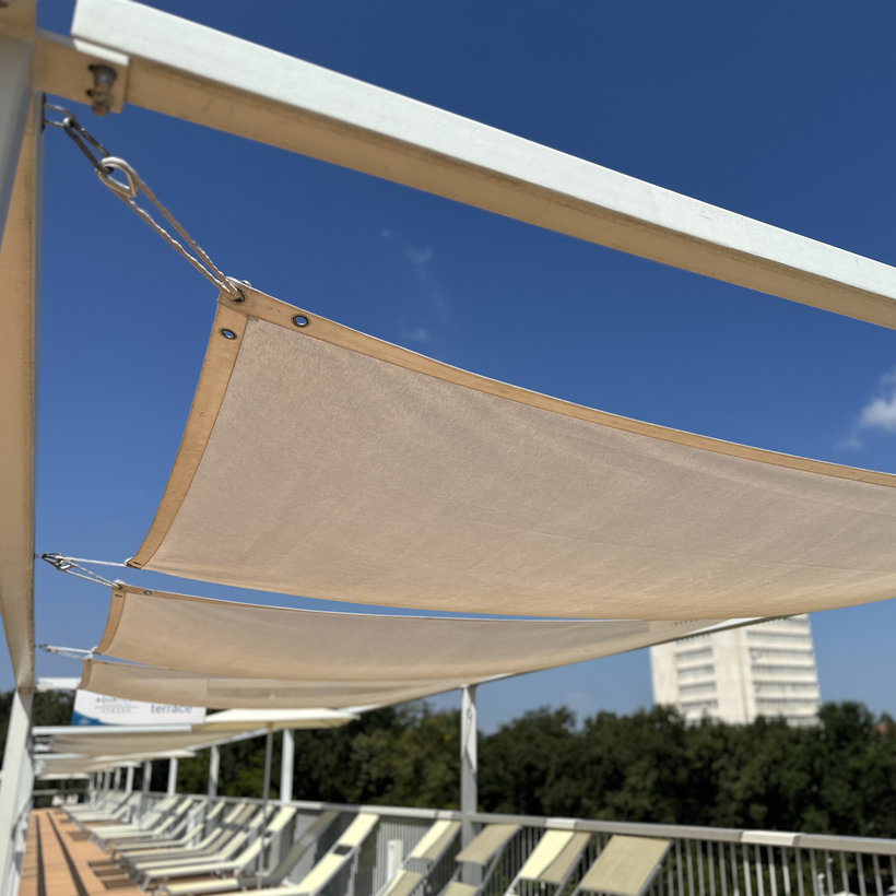 Tieniaca plachta nepremokavá červená 5x5 m