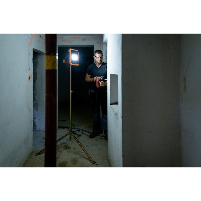 Mobilný LED reflektor AKU Strahler X