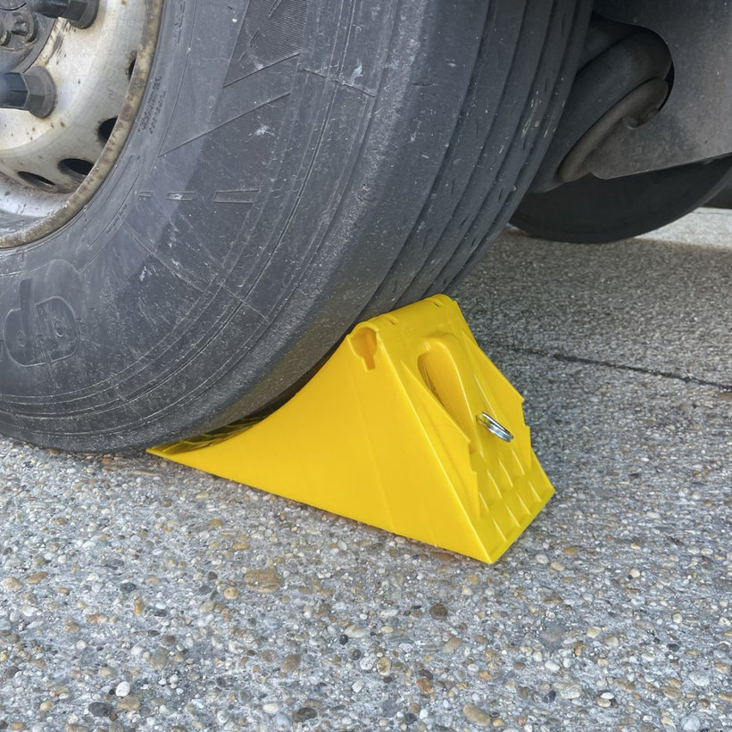 Zakladací klin pod kolesá 415 mm