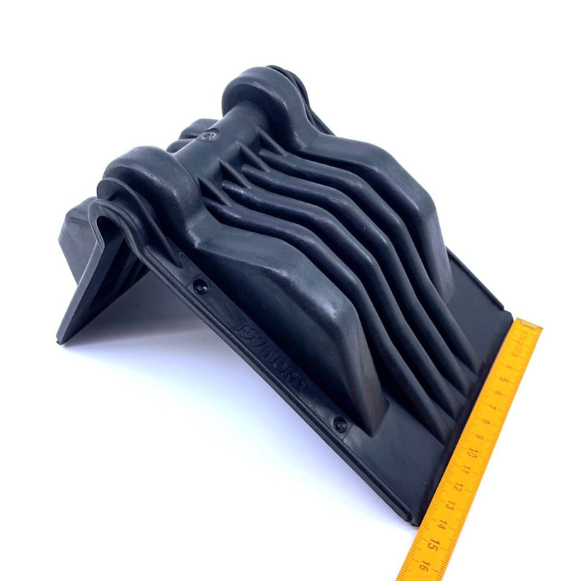 Ochranný plastový roh TWARDY 220x150x130mm