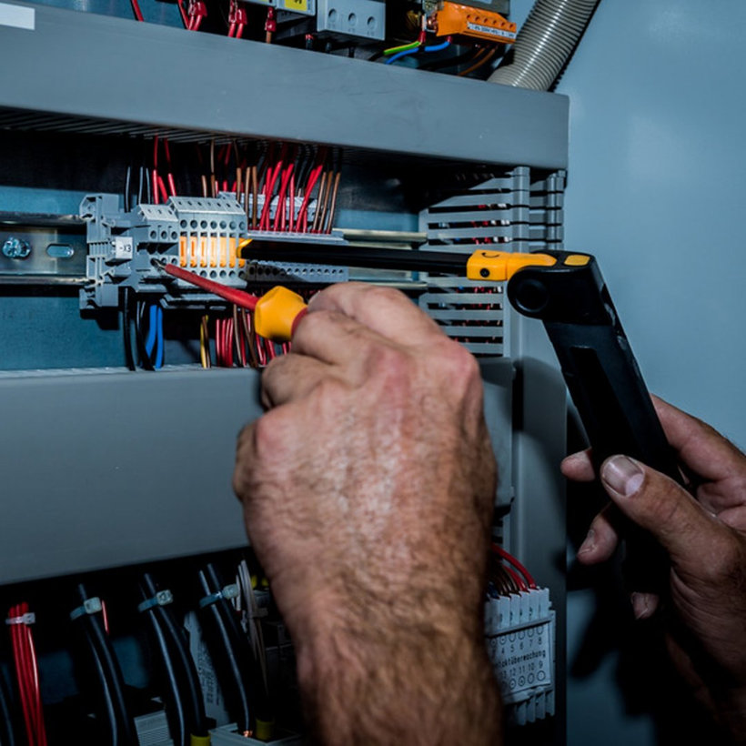 Akumulátorová LED ručná lampa SANSA 400 A