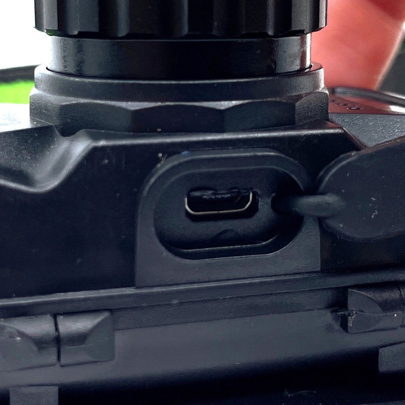 Čelová LED lampa so snímačom pohybu