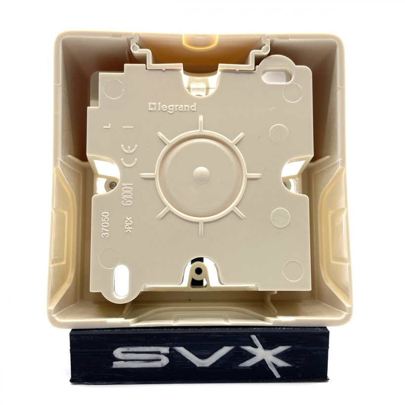 Valena 1 krabica na omietku béžová