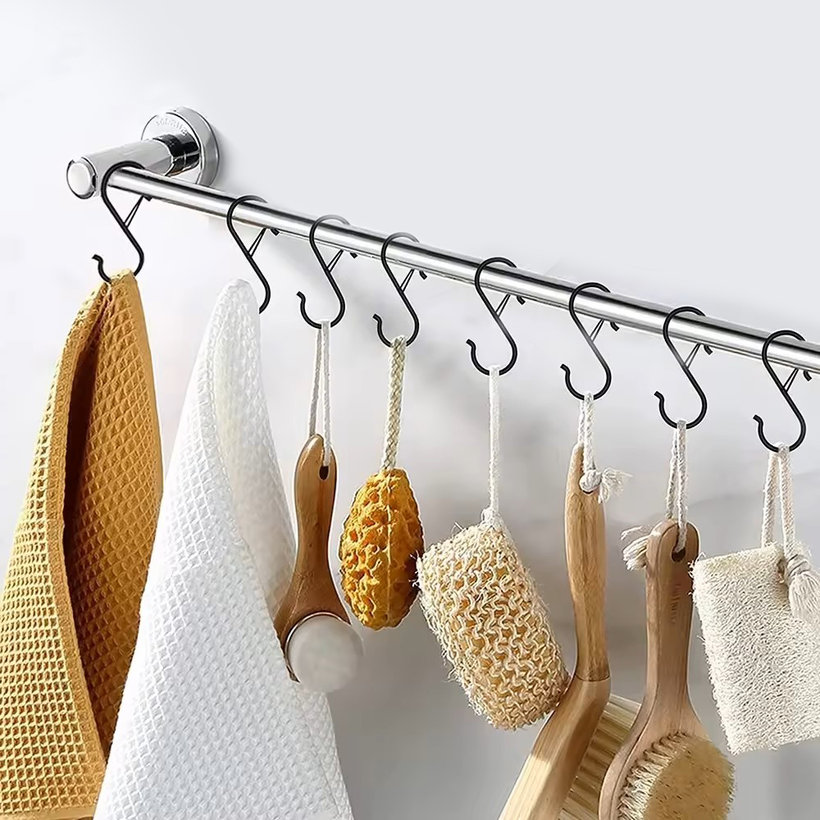 S-hák s poistkou - čierny