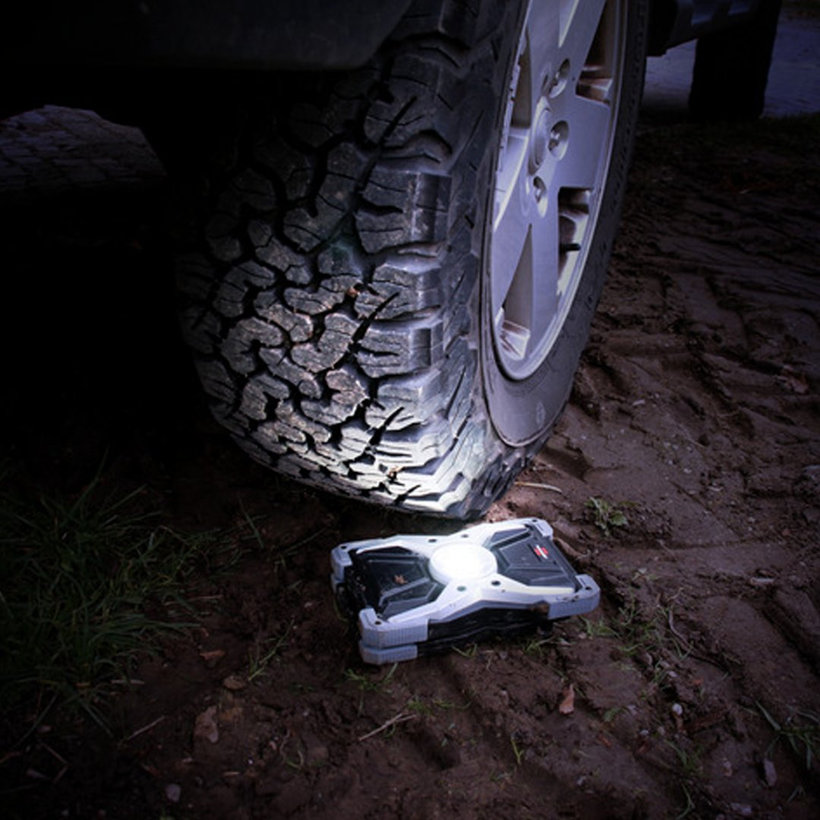 Mobilný nabíjateľný LED reflektor RUFUS 3000 MA