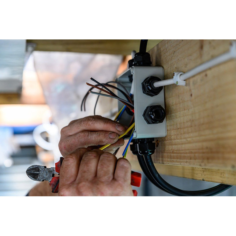 Montážna krabica vysoká IP55 nepriehľadná 150x110x140mm