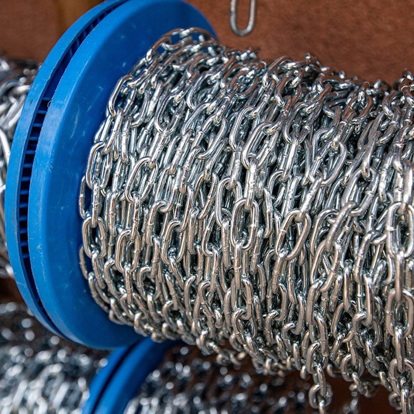 Reťaz DIN 5685/A na plastovej cievke Zn 4mm