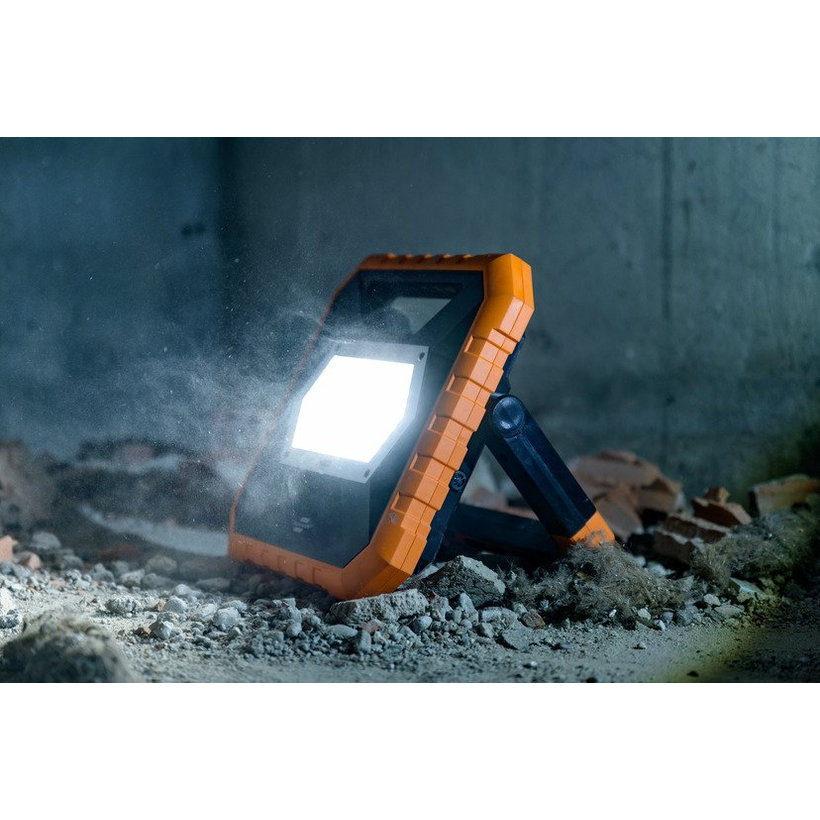 Mobilný LED reflektor AKU Strahler X