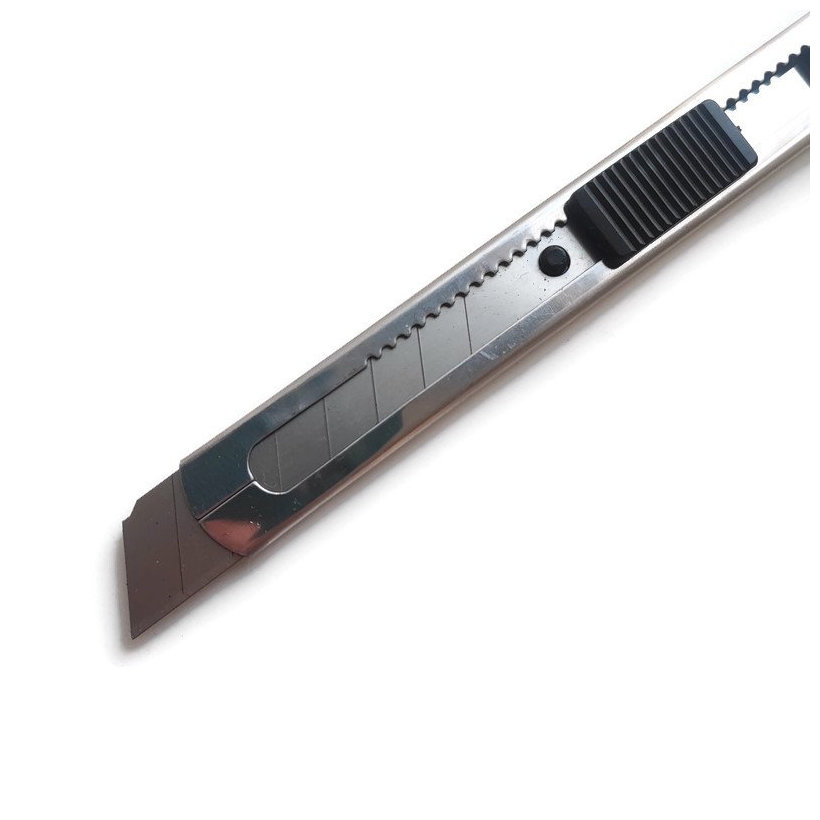 Nôž olamovací kovový 18mm