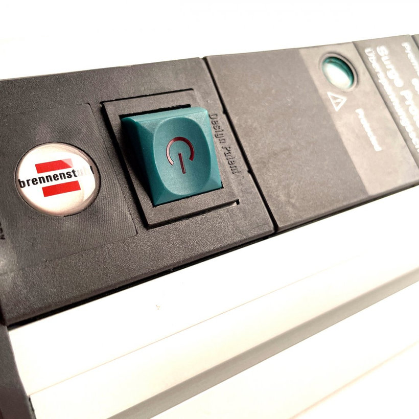 Prepäťová ochrana Office-Line 4 zásuvková čierna 1,8m