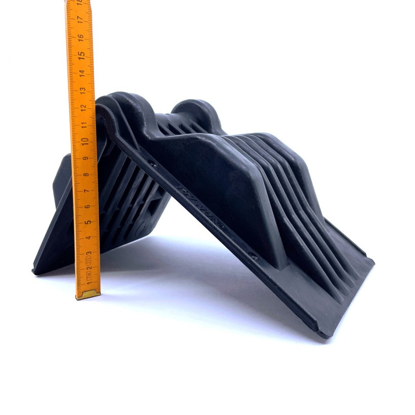 Ochranný plastový roh TWARDY 220x150x130mm