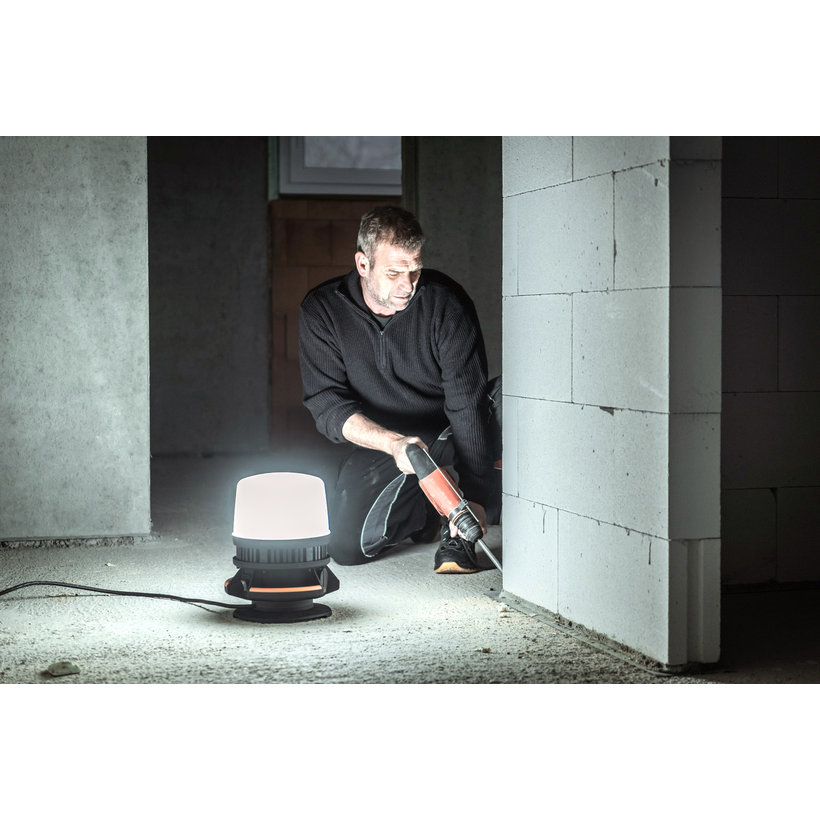 LED stavebný reflektor ORUM 360° – 97 W, 12 600 lm, IP54