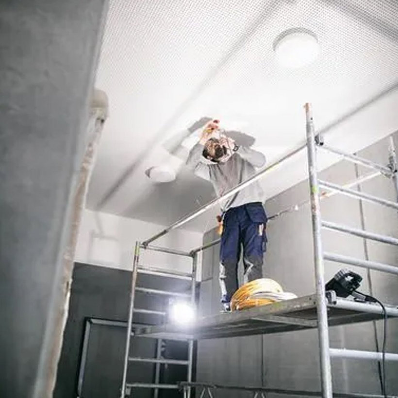 Prenosný LED reflektor TORAN