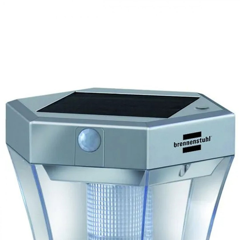 Solárna lampa na osvetlenie chodníka