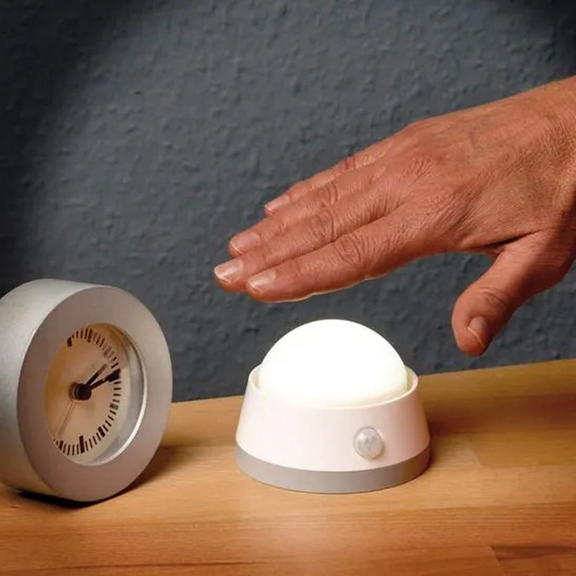 Touch Me lampa LED s pohybovým PIR detektorom a vypínačom