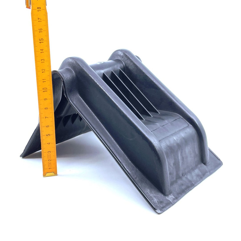 Ochranný plastový roh 215x140x135mm