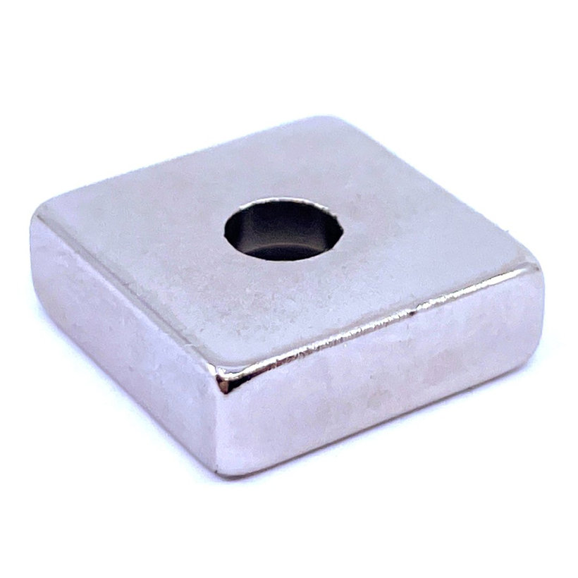 Magnet - kváder s otvorom