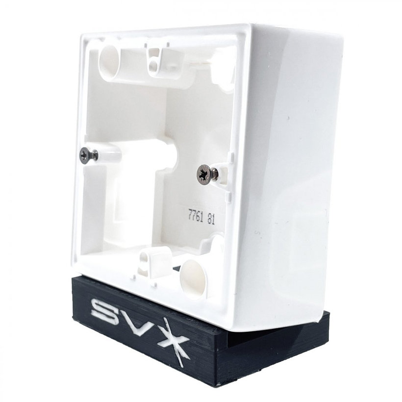 Valena 1 krabica na omietku biela