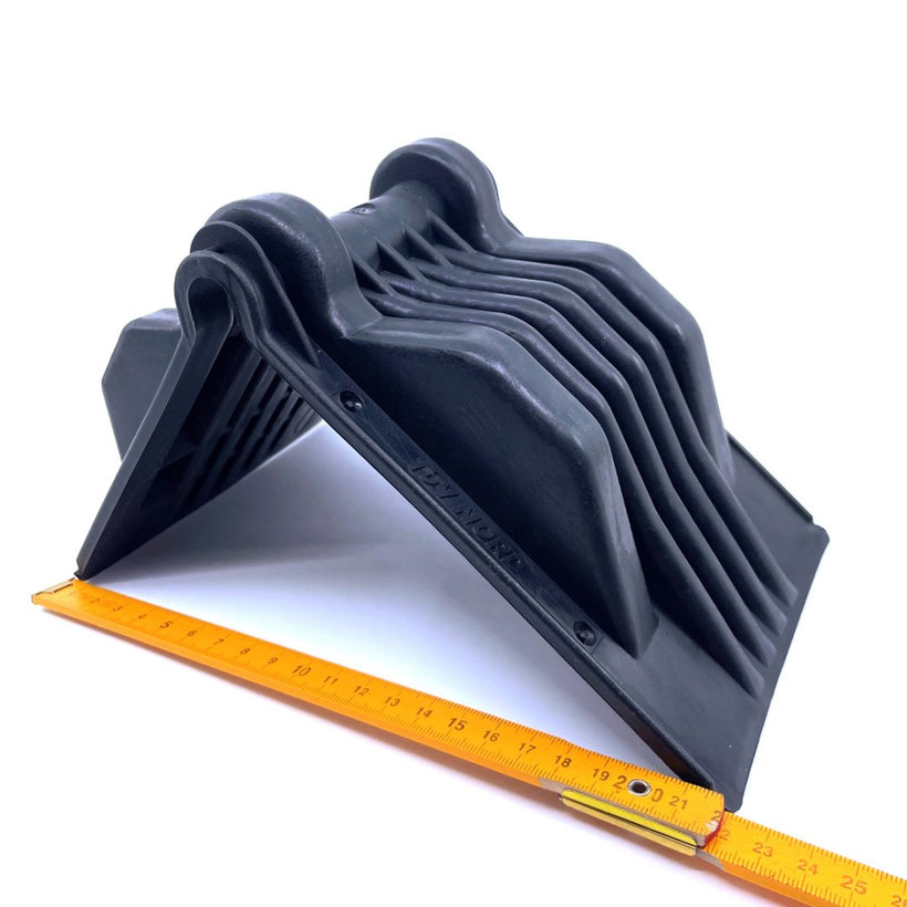 Ochranný plastový roh TWARDY 220x150x130mm