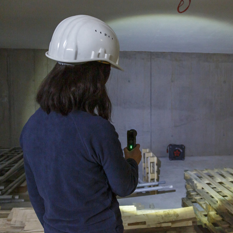 Professional nabíjacia LED baterka TL1000 ACW, 1000lm IP54