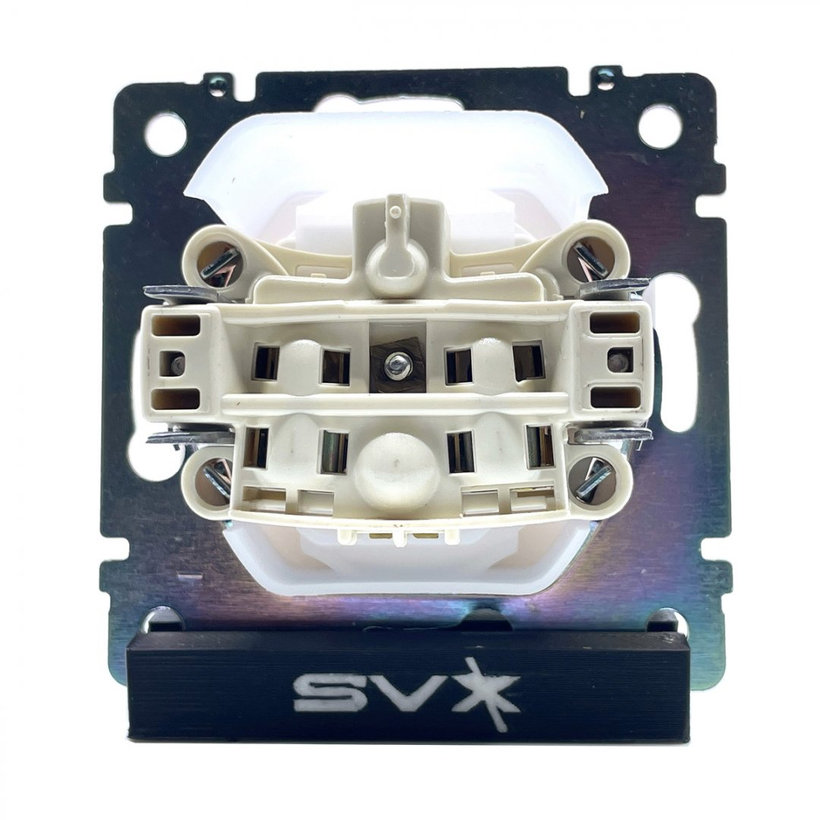 Valena zásuvka s krytom IP44 biela