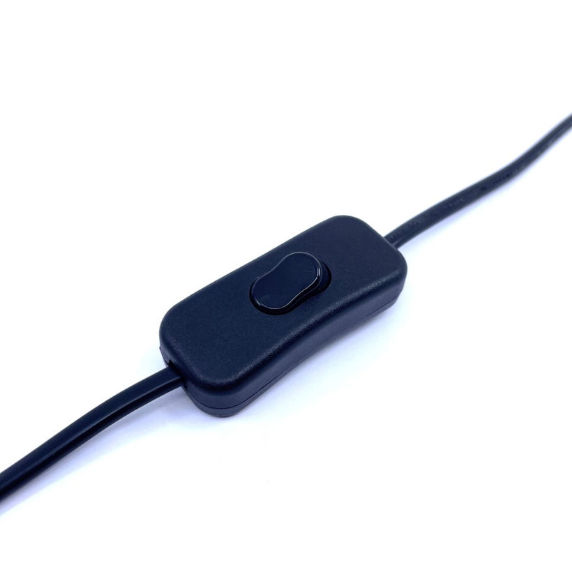 Germicídna dezinfekčná lampa pre sterilizáciu priestoru s ozónom