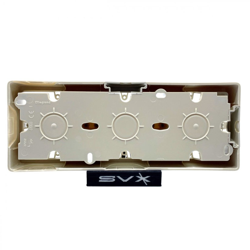 Valena 3 krabica na omietku béžová