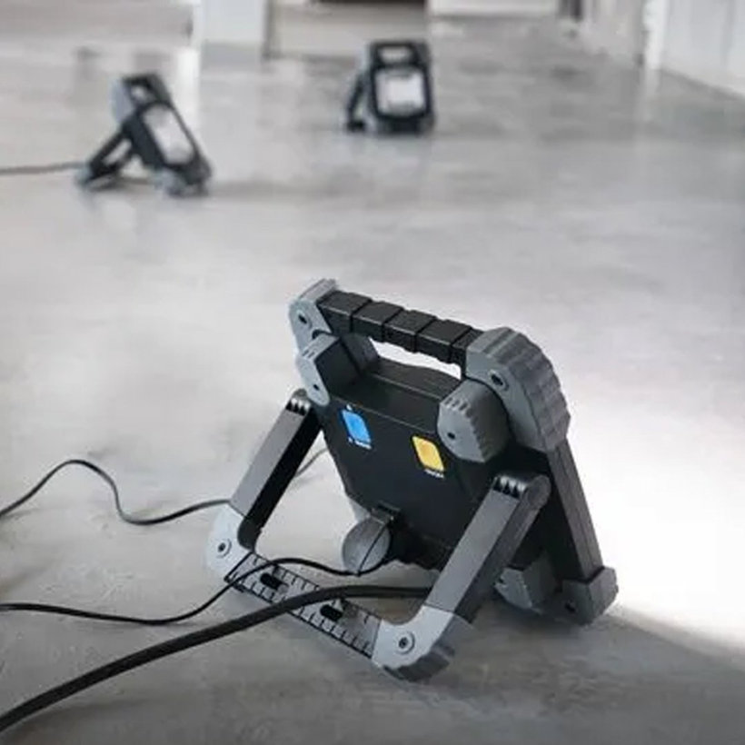 Prenosný LED reflektor TORAN