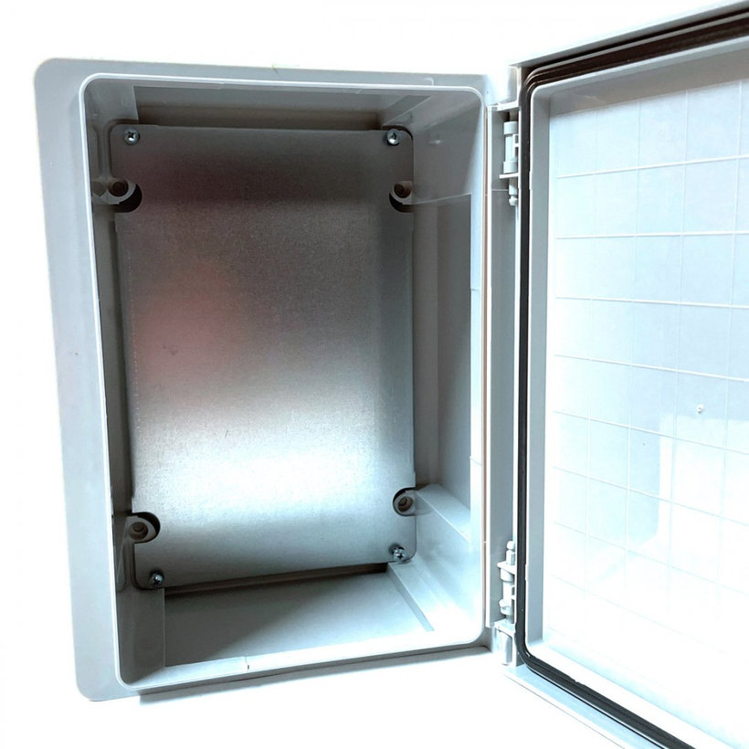 Rozvádzač plastový IP65 180x240x130 mm