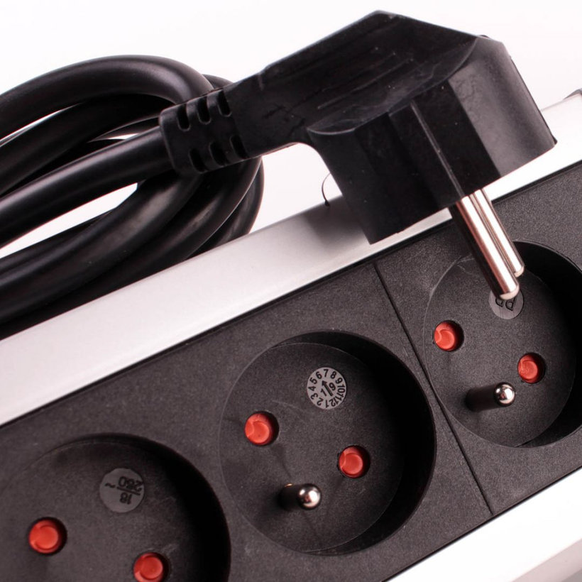 Prepäťová ochrana Office-Line 6 zásuvková čierna 3m