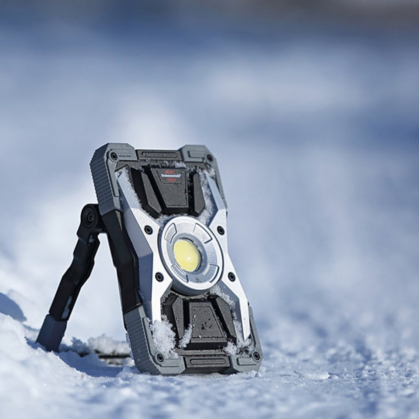 Mobilný nabíjateľný LED reflektor RUFUS 3000 MA