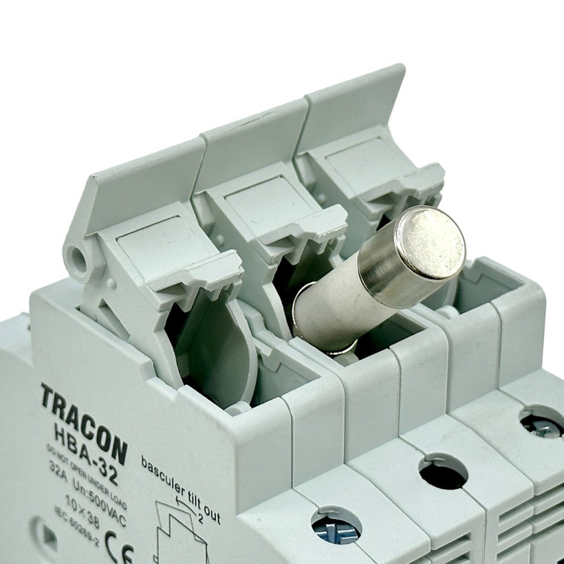 Poistkový odpínač trojpólový