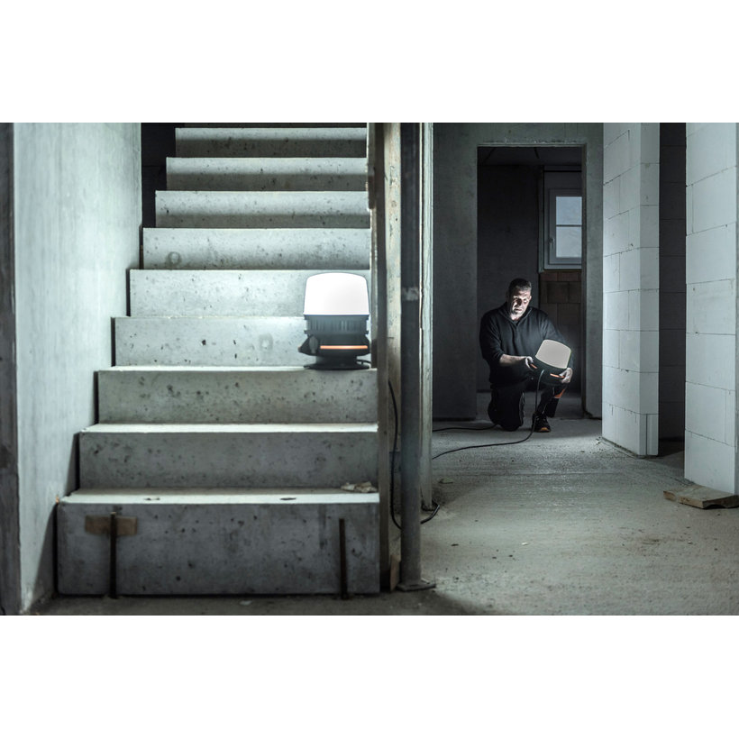 LED stavebný reflektor ORUM 360° – 97 W, 12 600 lm, IP54