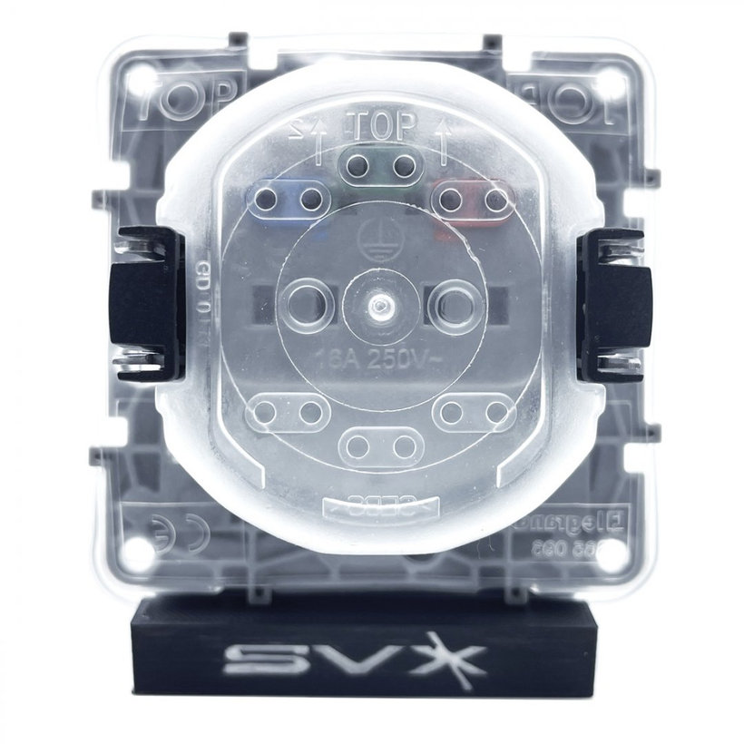 Niloé zásuvka biela s krytom IP44