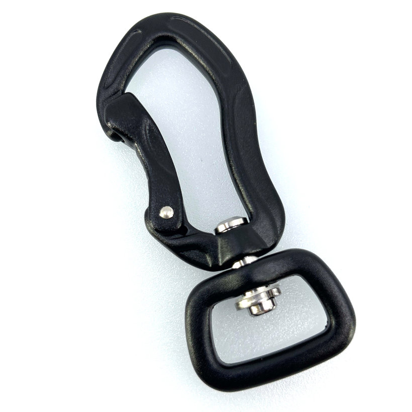 Hliníková karabína bez zapínania ovál 71mm - čierna