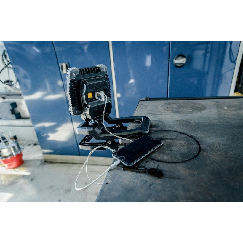 Mobilný LED reflektor AKU Strahler CL