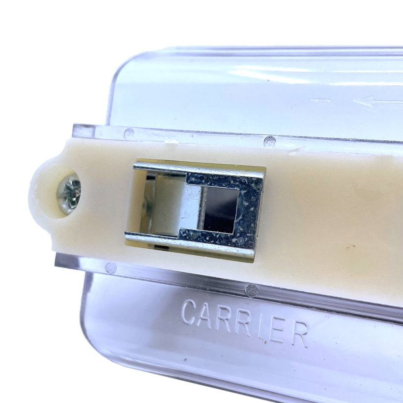 Držiak k nožovým poistkám