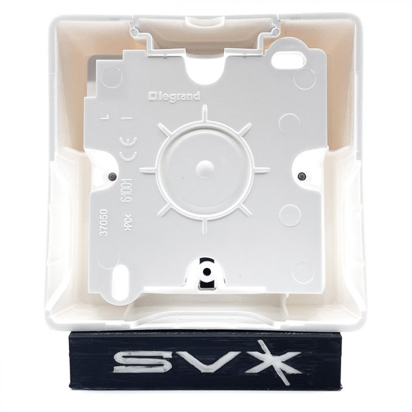 Valena 1 krabica na omietku biela