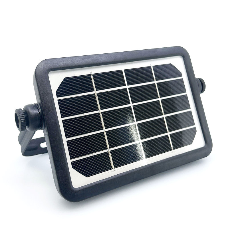 LED reflektor so solárnym panelom a snímačom pohybu