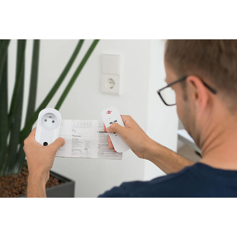 Diaľkový spínací set 3 zásuvky 1000W IP20 biely