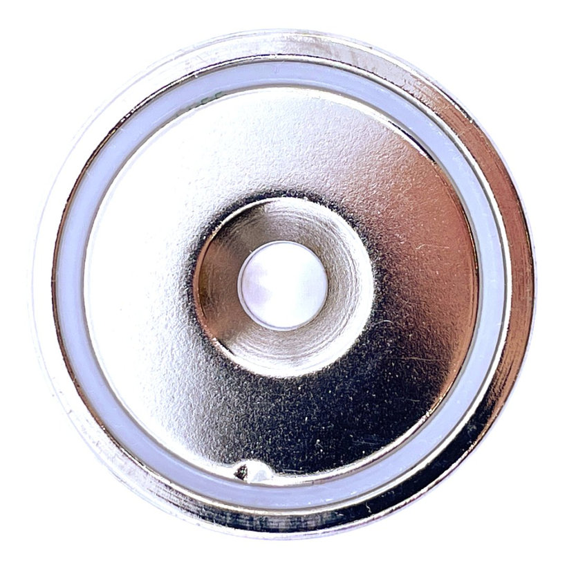 Magnet v puzdre s dierou