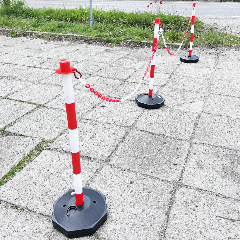 Cestársky podstavec červeno-biely 90 cm