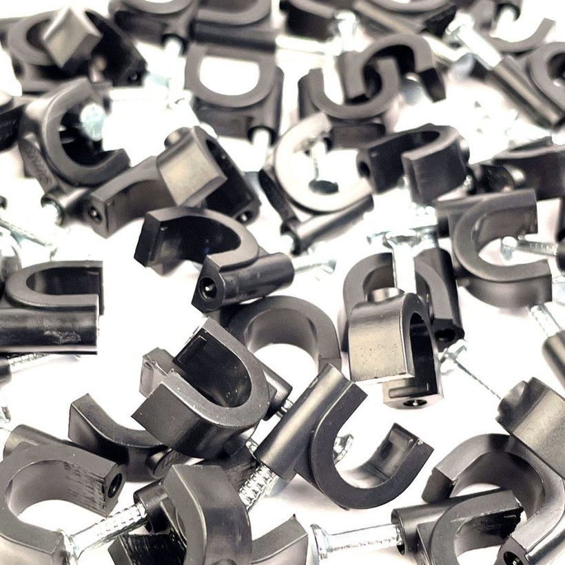 Kabelážna príchytka oválna čierna 7mm