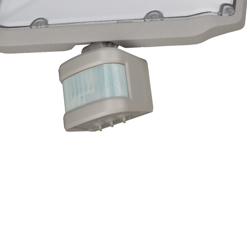 LED reflektor s infračerveným pohybovým snímačom