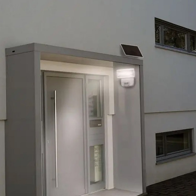 Solárny LED reflektor s pohybovým PIR detektorom antracit