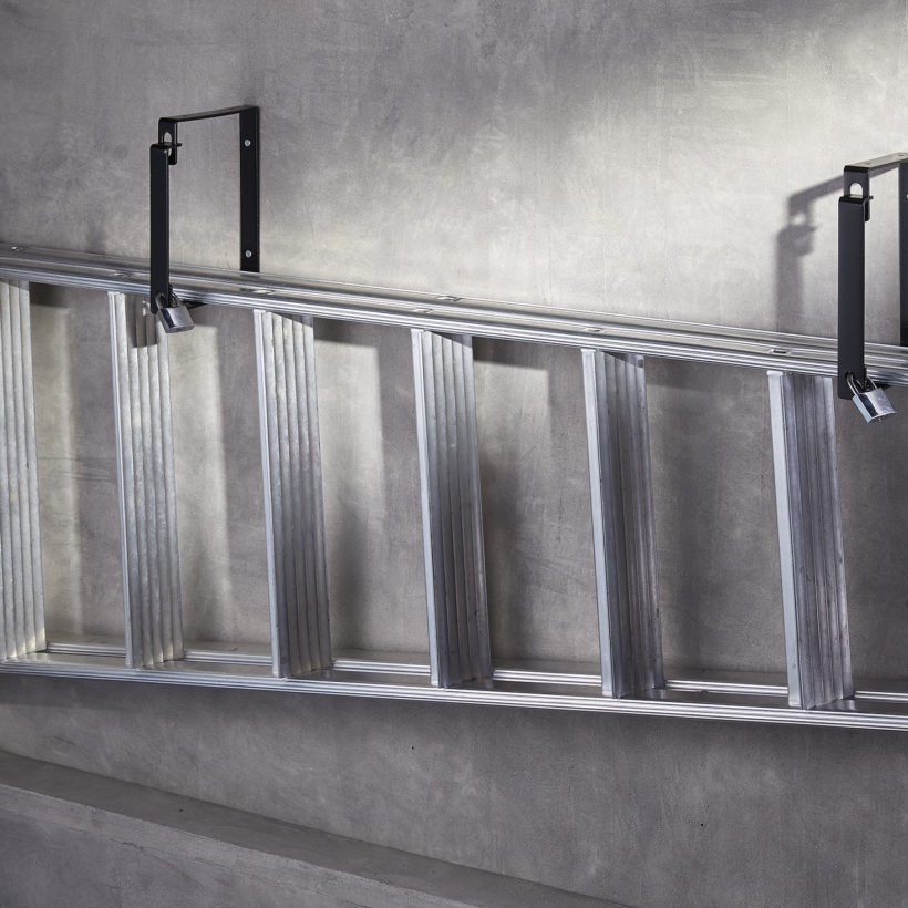 Sada dvoch nástenných držiakov